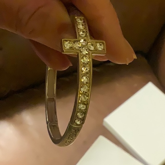 Lot of 5 Bracelets - 3 Bangles 1 Older Flip Close Line Style 1 Sparkly Cross - Picture 9 of 12